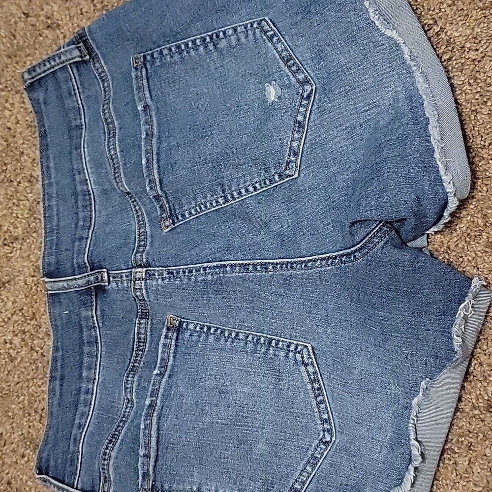 Distressed jean shorts - Picture 6 of 9